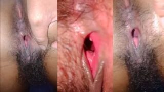 Horny Milf Shows Desi Pussy Camera